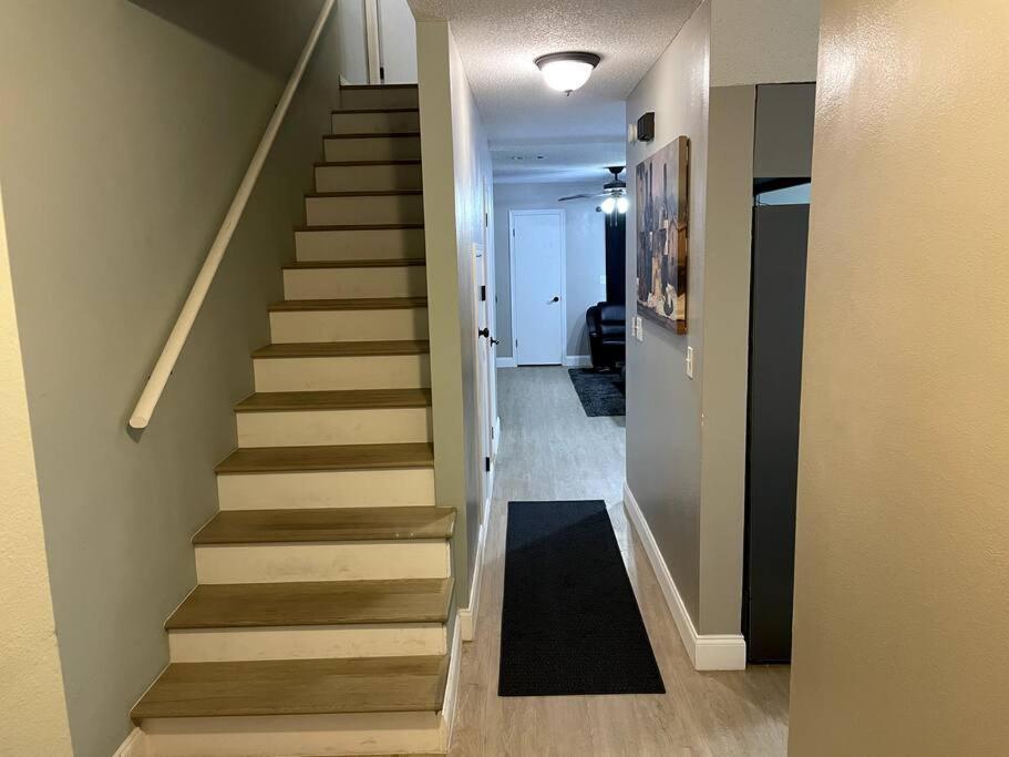 Modern 2 Bedroom Townhome Minutes From The Beach!!