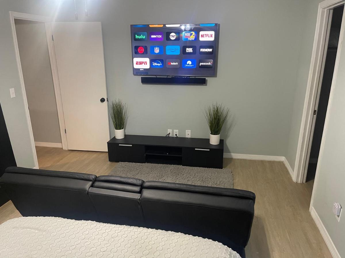 Modern 2 Bedroom Townhome Minutes From The Beach!! Apartment Fort Walton Beach